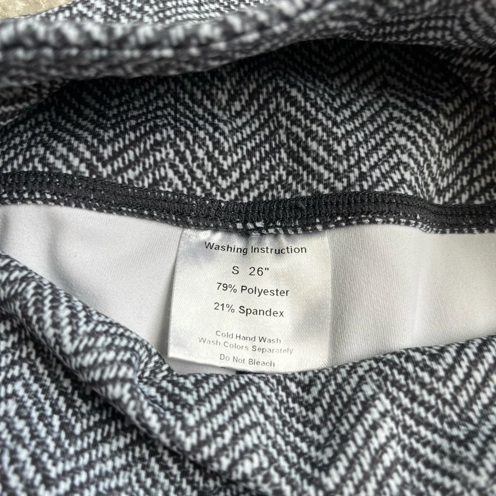 Kiava Gray Herringbone Leggings - Picture 2 of 3